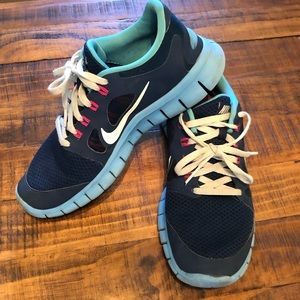 Nike free run size 6Y/ 7 Women’s